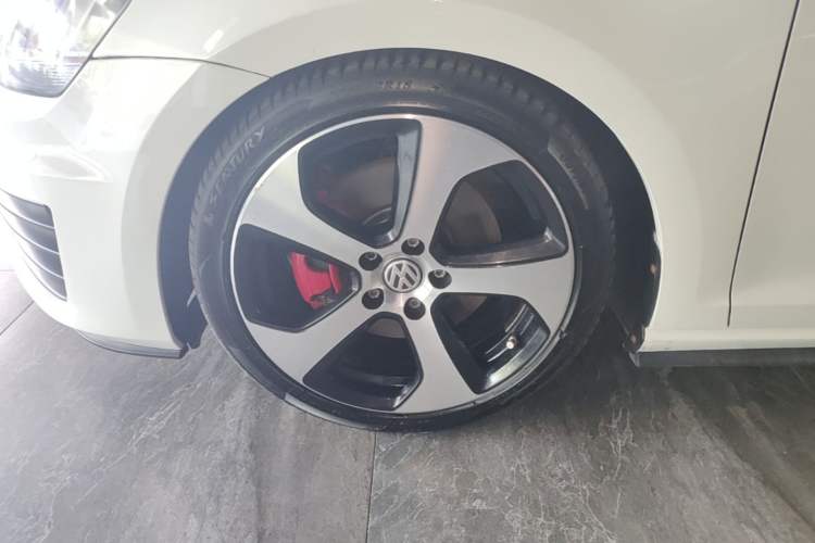 Used Volkswagen Golf GTI 2016 2.0 TSI GTI Left Front Wheel Hub