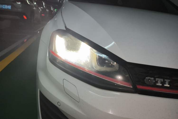 Used Volkswagen Golf GTI 2016 2.0 TSI GTI Right Front Headlight