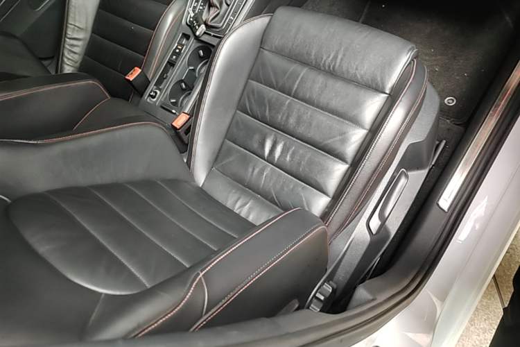 Used Volkswagen Golf GTI 2016 2.0 TSI GTI Right Front Seat