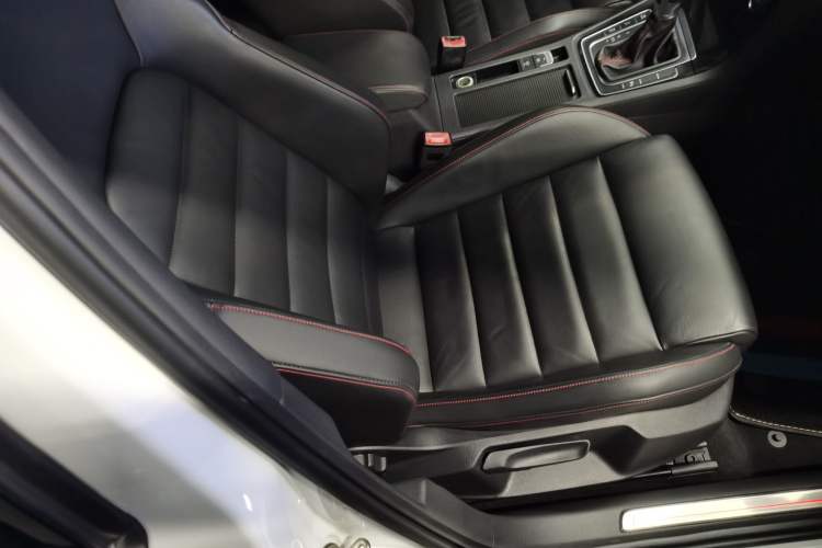 Used Volkswagen Golf GTI 2016 2.0 TSI GTI Right Front Seat
