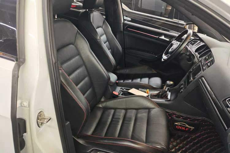 Used Volkswagen Golf GTI 2016 2.0 TSI GTI Right Front Seat