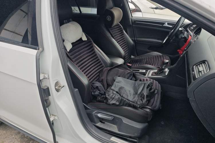 Used Volkswagen Golf GTI 2016 2.0 TSI GTI Right Front Seat