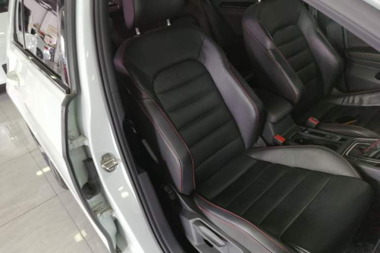 Used Volkswagen Golf GTI 2016 2.0 TSI GTI Right Front Seat