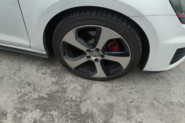 Used Volkswagen Golf GTI 2016 2.0 TSI GTI Right Front Wheel Hub
