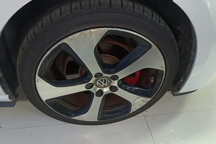 Used Volkswagen Golf GTI 2016 2.0 TSI GTI Right Front Wheel Hub