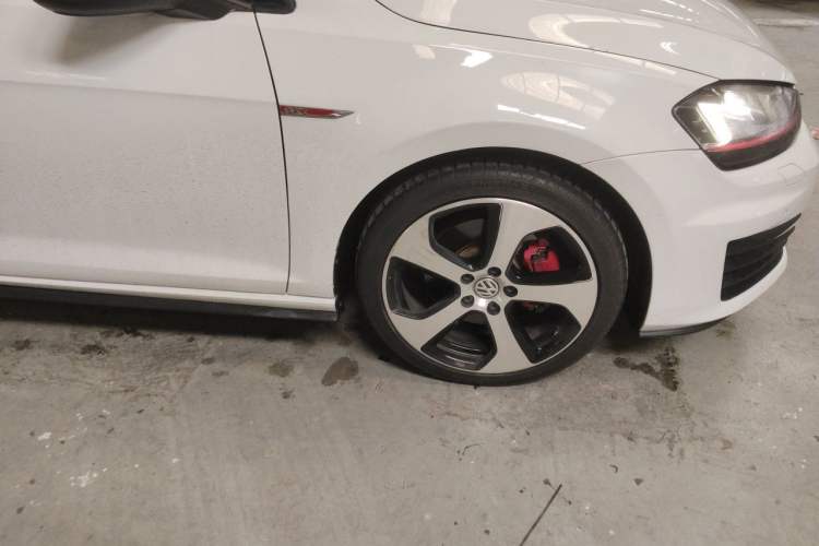 Used Volkswagen Golf GTI 2016 2.0 TSI GTI Right Front Wheel Hub