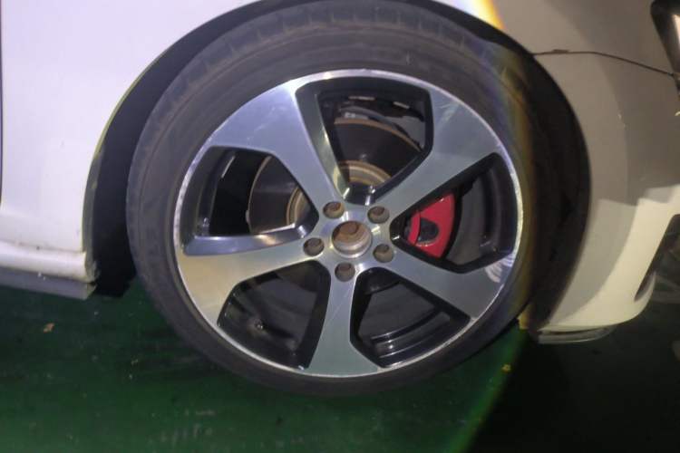 Used Volkswagen Golf GTI 2016 2.0 TSI GTI Right Front Wheel Hub