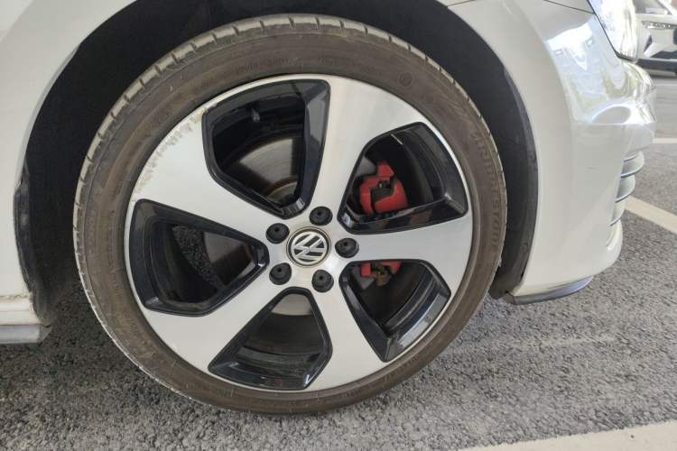 Used Volkswagen Golf GTI 2016 2.0 TSI GTI Right Front Wheel Hub