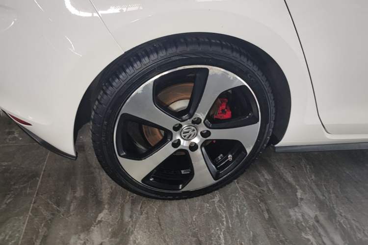 Used Volkswagen Golf GTI 2016 2.0 TSI GTI Right Rear Wheel Hub