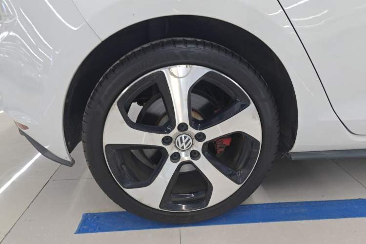 Used Volkswagen Golf GTI 2016 2.0 TSI GTI Right Rear Wheel Hub