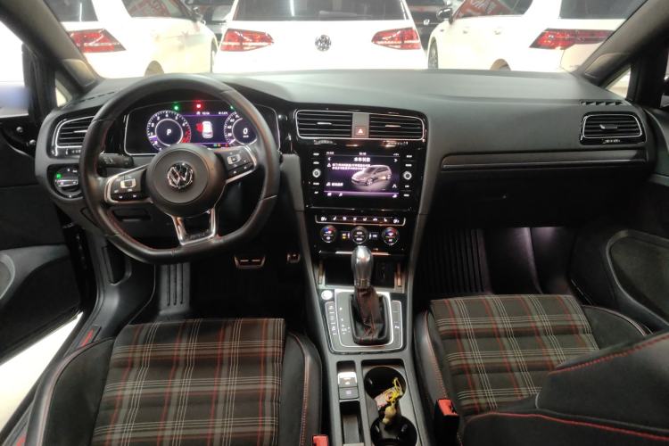 Used Volkswagen Golf GTI 2018 2.0 TSI GTI Center Console