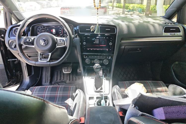 Used Volkswagen Golf GTI 2018 2.0 TSI GTI Center Console