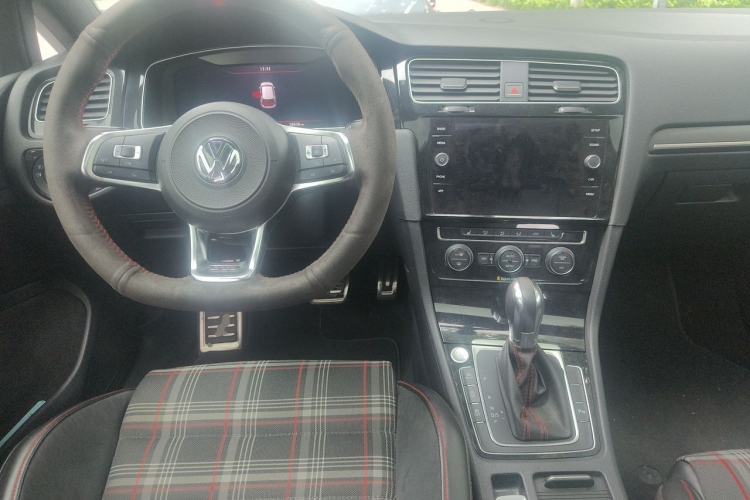 Used Volkswagen Golf GTI 2018 2.0 TSI GTI Center Console