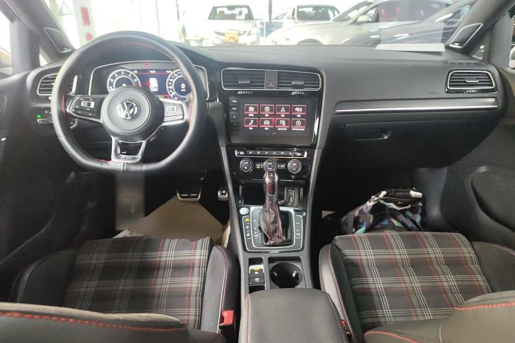 Used Volkswagen Golf GTI 2018 2.0 TSI GTI Center Console