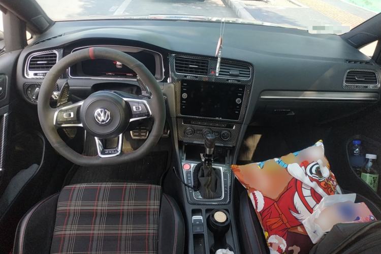 Used Volkswagen Golf GTI 2018 2.0 TSI GTI Center Console