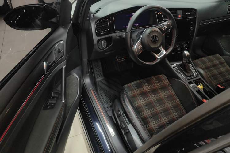 Used Volkswagen Golf GTI 2018 2.0 TSI GTI Driver Seat