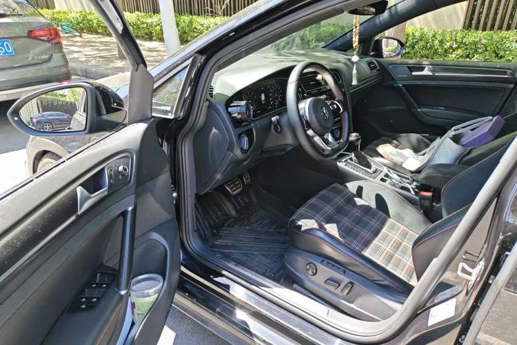 Used Volkswagen Golf GTI 2018 2.0 TSI GTI Driver Seat