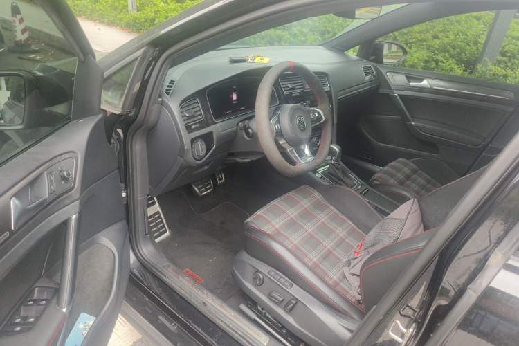 Used Volkswagen Golf GTI 2018 2.0 TSI GTI Driver Seat