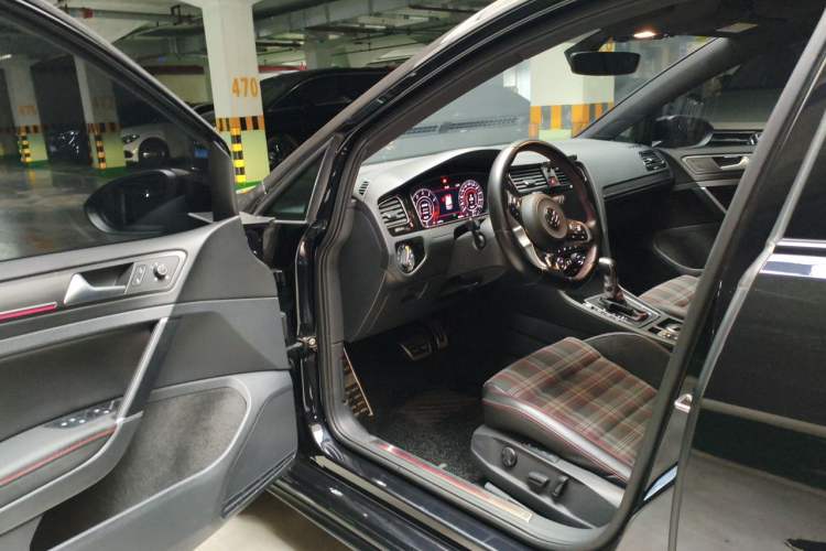 Used Volkswagen Golf GTI 2018 2.0 TSI GTI Driver Seat