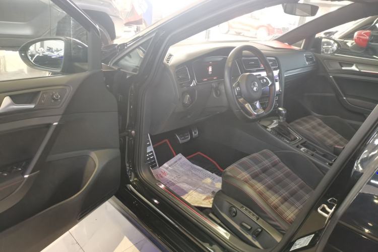 Used Volkswagen Golf GTI 2018 2.0 TSI GTI Driver Seat