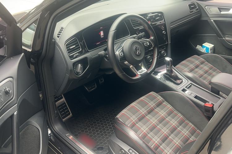 Used Volkswagen Golf GTI 2018 2.0 TSI GTI Interior 1