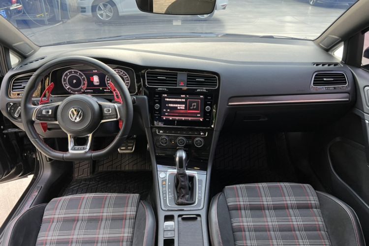 Used Volkswagen Golf GTI 2018 2.0 TSI GTI Interior 1