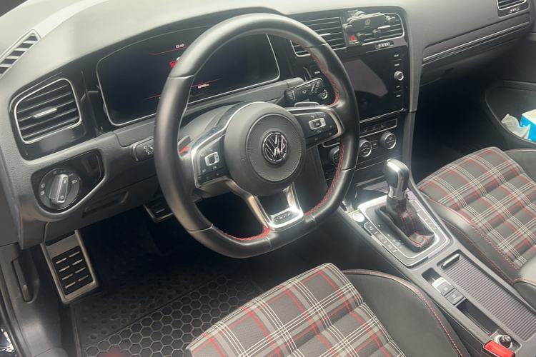 Used Volkswagen Golf GTI 2018 2.0 TSI GTI Interior 2