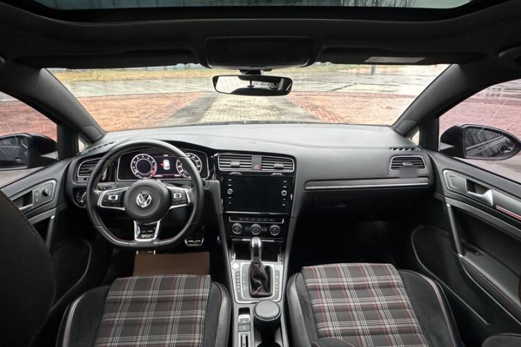Used Volkswagen Golf GTI 2018 2.0 TSI GTI Interior 3