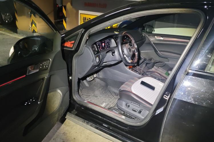 Used Volkswagen Golf GTI 2018 2.0 TSI GTI Interior 3