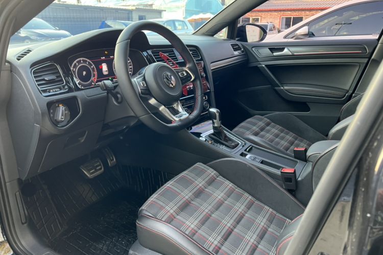 Used Volkswagen Golf GTI 2018 2.0 TSI GTI Interior 3