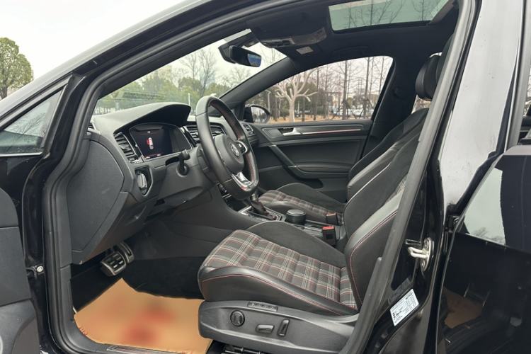 Used Volkswagen Golf GTI 2018 2.0 TSI GTI Interior 4