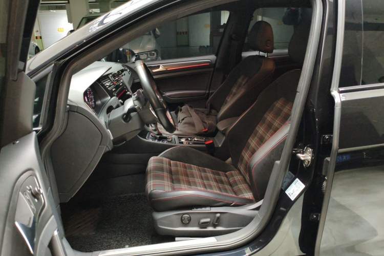 Used Volkswagen Golf GTI 2018 2.0 TSI GTI Left Front Seat