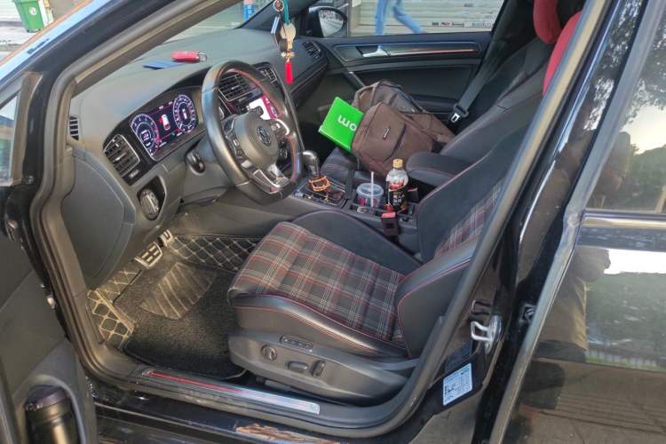 Used Volkswagen Golf GTI 2018 2.0 TSI GTI Left Front Seat