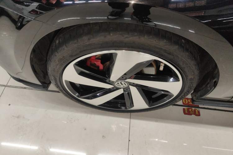 Used Volkswagen Golf GTI 2018 2.0 TSI GTI Left Front Wheel Hub