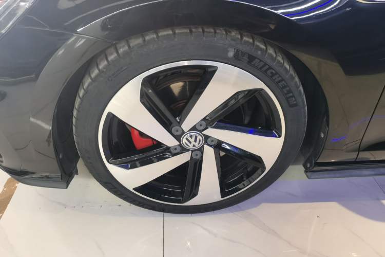Used Volkswagen Golf GTI 2018 2.0 TSI GTI Left Front Wheel Hub
