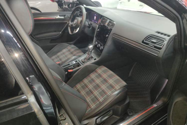 Used Volkswagen Golf GTI 2018 2.0 TSI GTI Right Front Seat