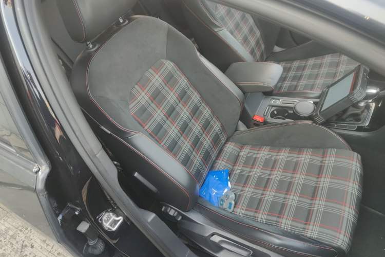 Used Volkswagen Golf GTI 2018 2.0 TSI GTI Right Front Seat