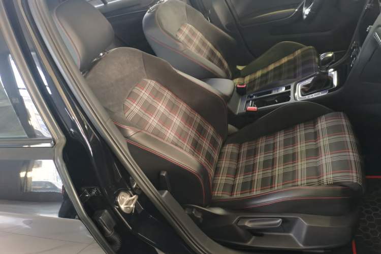 Used Volkswagen Golf GTI 2018 2.0 TSI GTI Right Front Seat