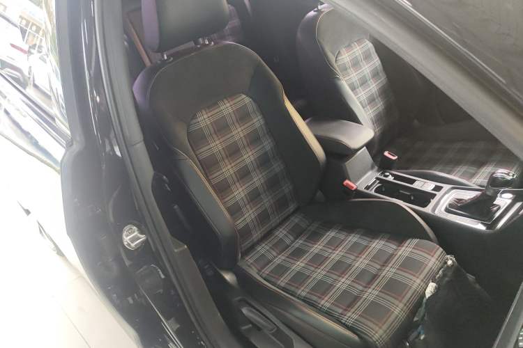 Used Volkswagen Golf GTI 2018 2.0 TSI GTI Right Front Seat