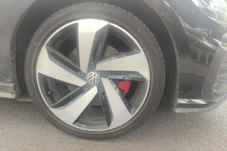 Used Volkswagen Golf GTI 2018 2.0 TSI GTI Right Front Wheel Hub