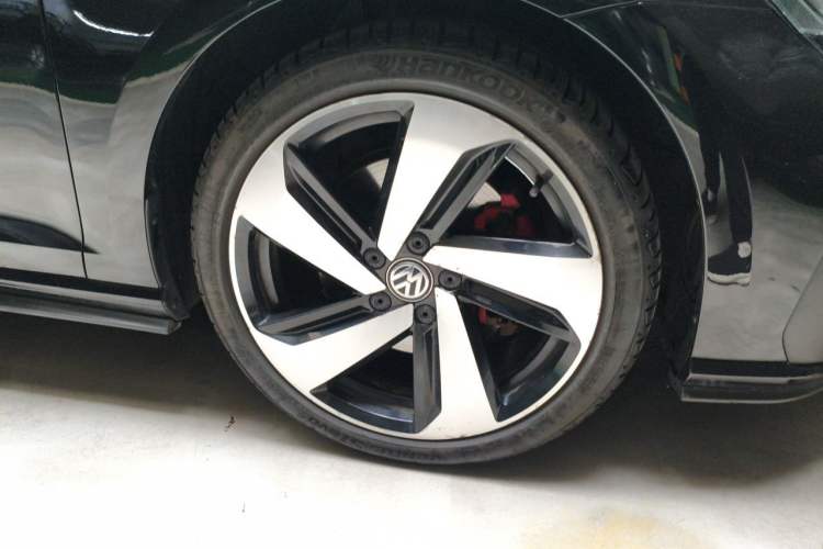 Used Volkswagen Golf GTI 2018 2.0 TSI GTI Right Front Wheel Hub