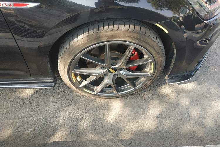 Used Volkswagen Golf GTI 2018 2.0 TSI GTI Right Front Wheel Hub