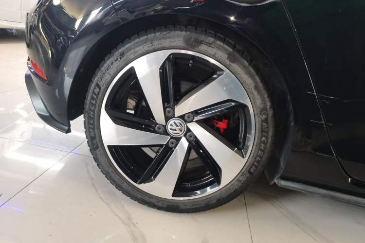Used Volkswagen Golf GTI 2018 2.0 TSI GTI Right Rear Wheel Hub