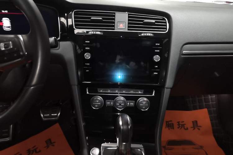 Used Volkswagen Golf GTI 2018 2.0 TSI GTI Audio And AC Panel