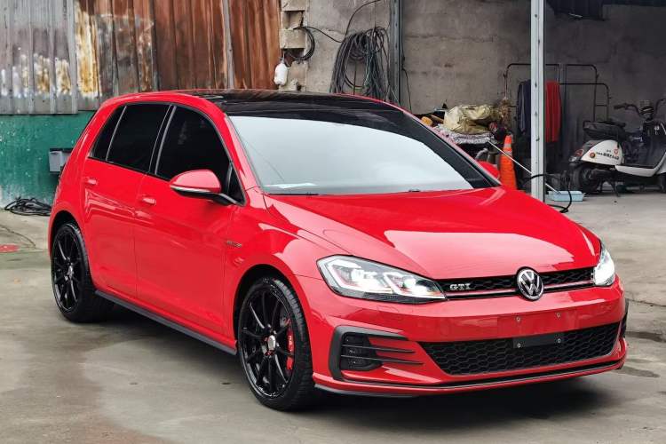 Used Volkswagen Golf GTI 2018 2.0 TSI GTI Exterior 3