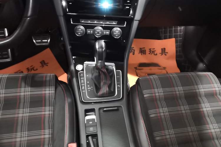 Used Volkswagen Golf GTI 2018 2.0 TSI GTI Gear Lever