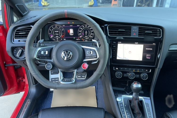 Used Volkswagen Golf GTI 2018 2.0 TSI GTI Interior 1
