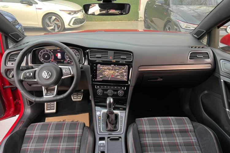 Used Volkswagen Golf GTI 2018 2.0 TSI GTI Interior 1