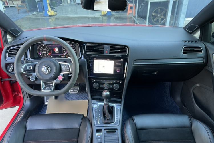 Used Volkswagen Golf GTI 2018 2.0 TSI GTI Interior 2