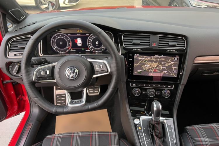 Used Volkswagen Golf GTI 2018 2.0 TSI GTI Interior 2